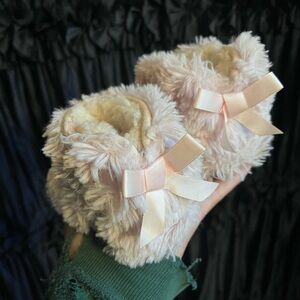 Pink furry baby UGGS size 2/3c